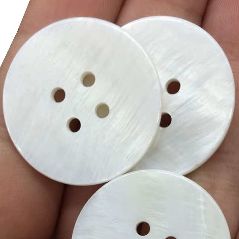 Pearl shell button